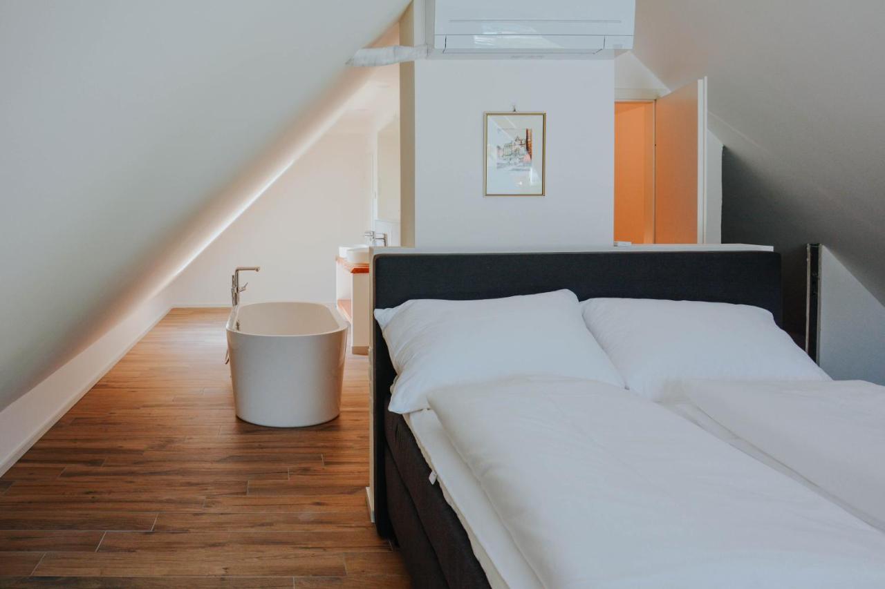 Downhill Apartment *