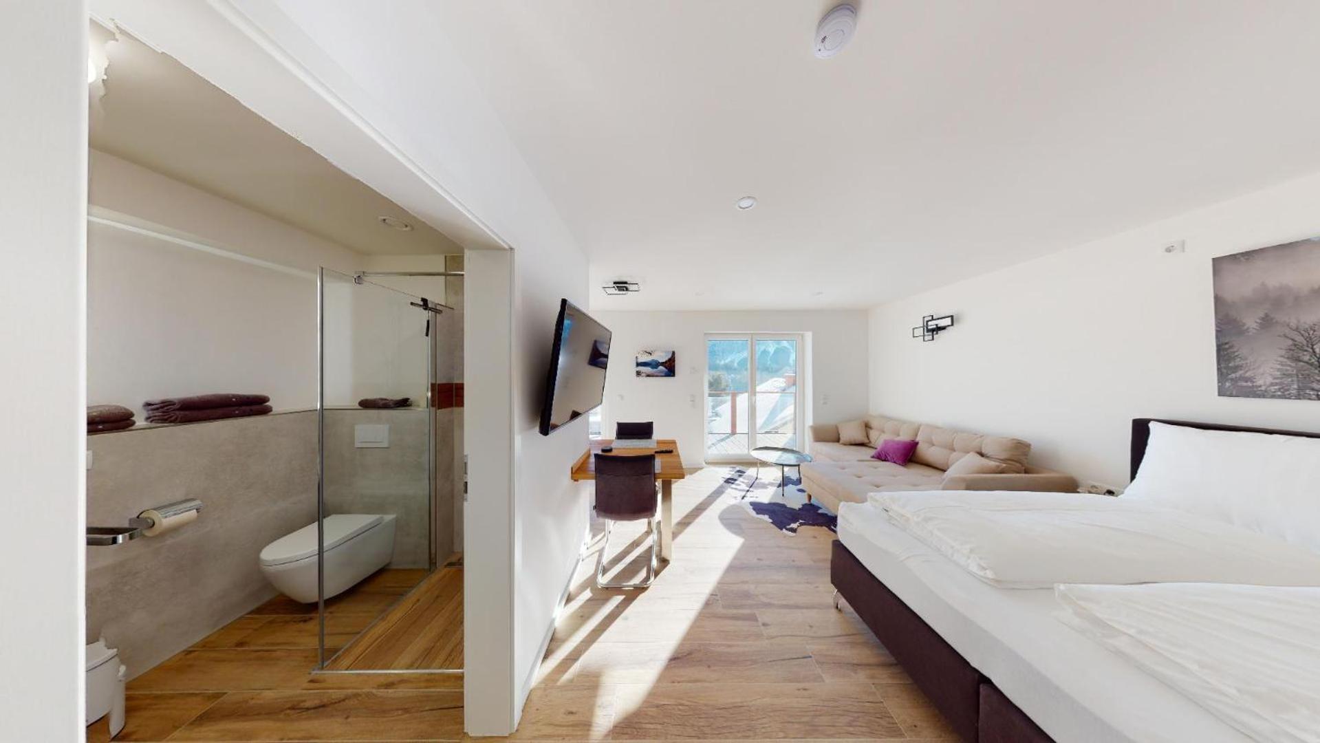Downhill Apartment *